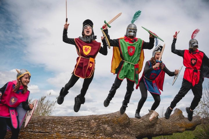 CASQUE FACIAL CHIEN AVEC PLUME COLOREE - Jeu de Rôle pour Enfants - myplayground