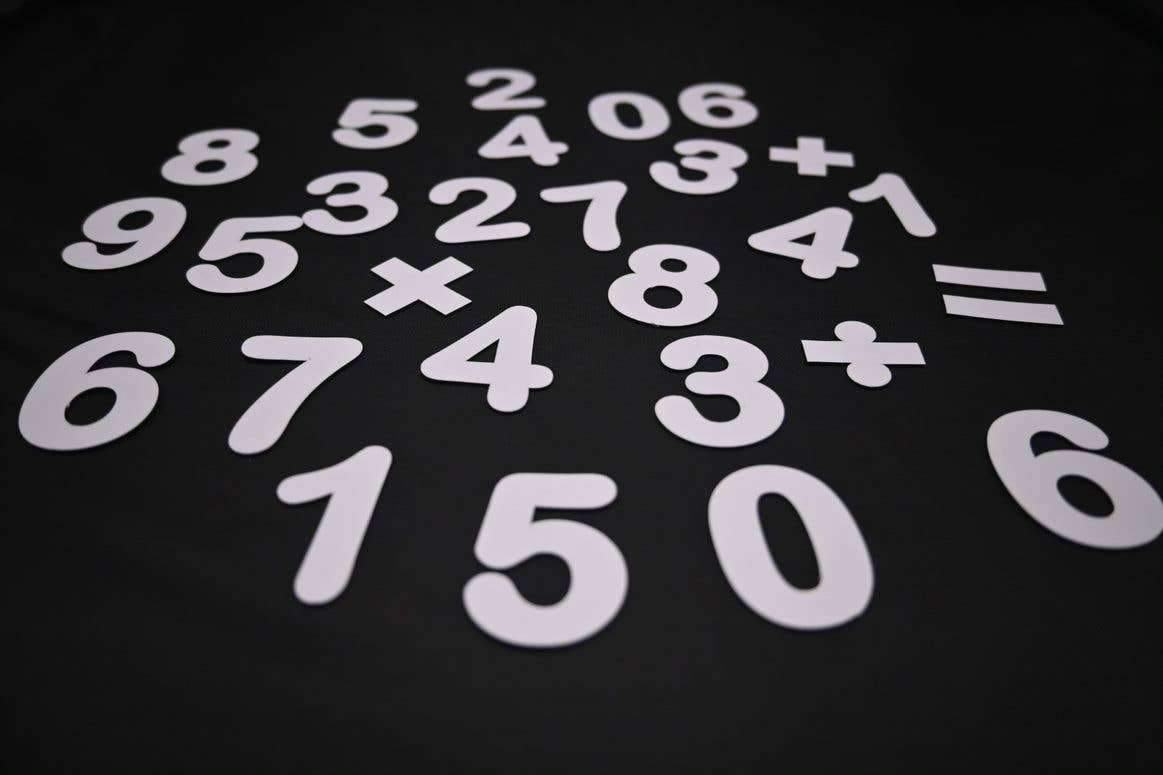 Chiffres magnétiques blancs - lot de 100 magnets - myplayground