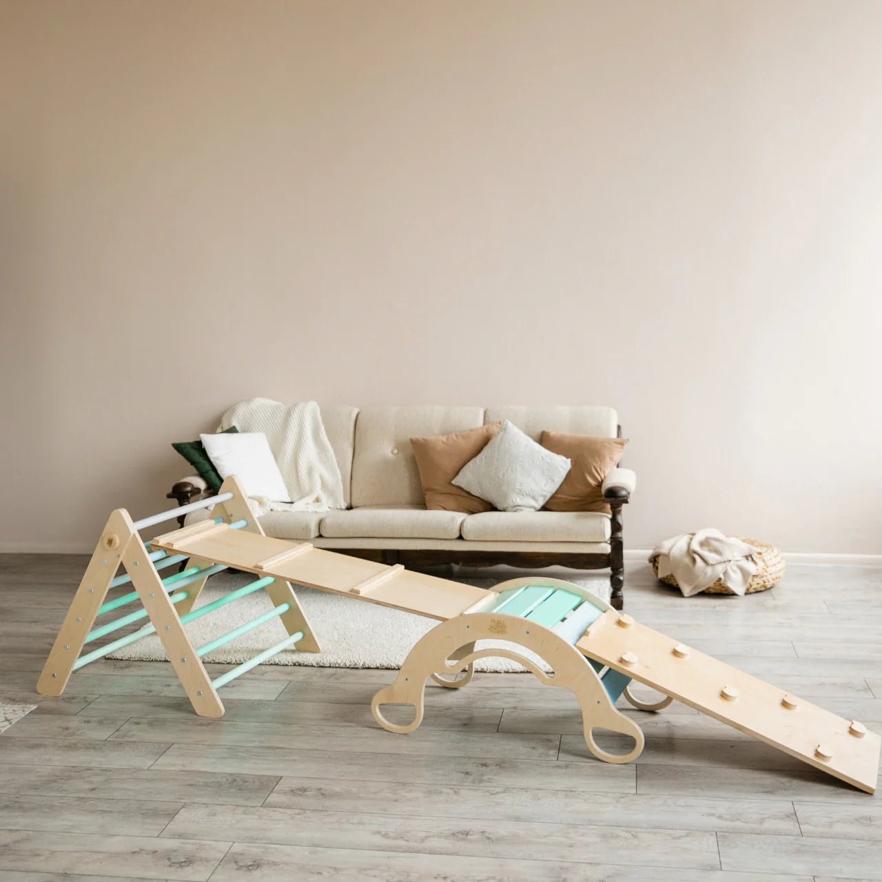 Ensemble triangle pikler + 2 Planches à Double Face + Bascule d’Équilibre - Menthe, bois natura, 12 à 18 mois - BusyKids - myplayground