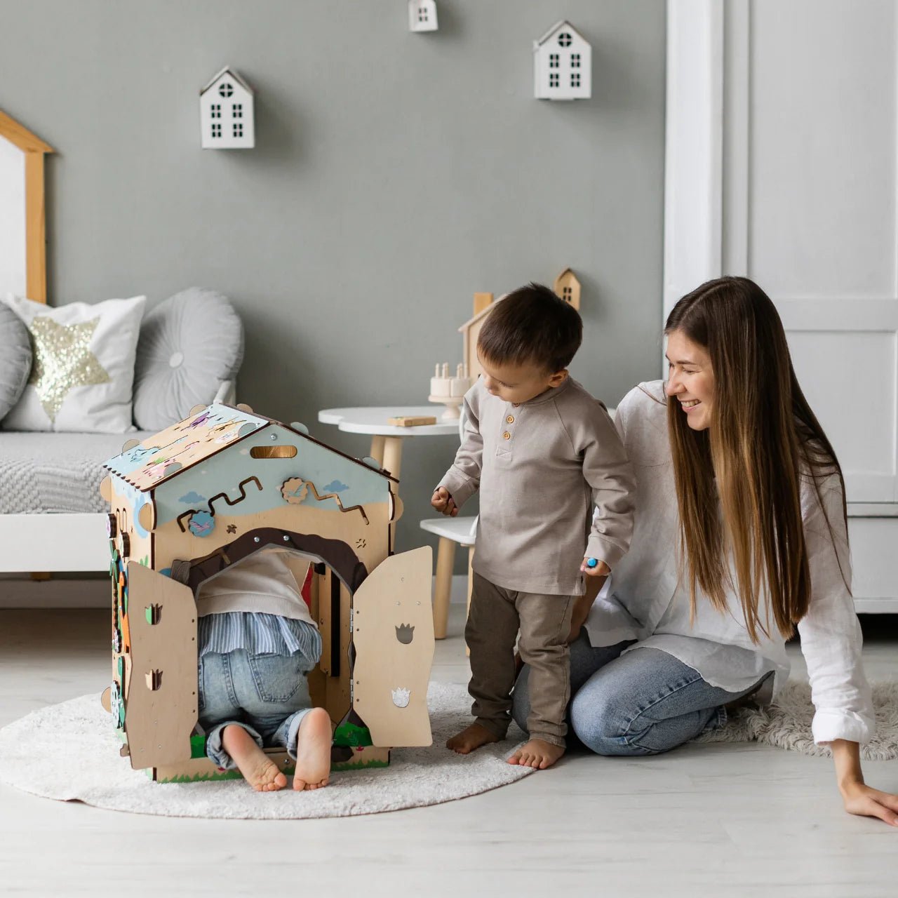 Busy Board Maisonnette Éducative DINO Équipé d'un Éclairage - Bois Natura, 12 à 18 mois - BusyKids - myplayground
