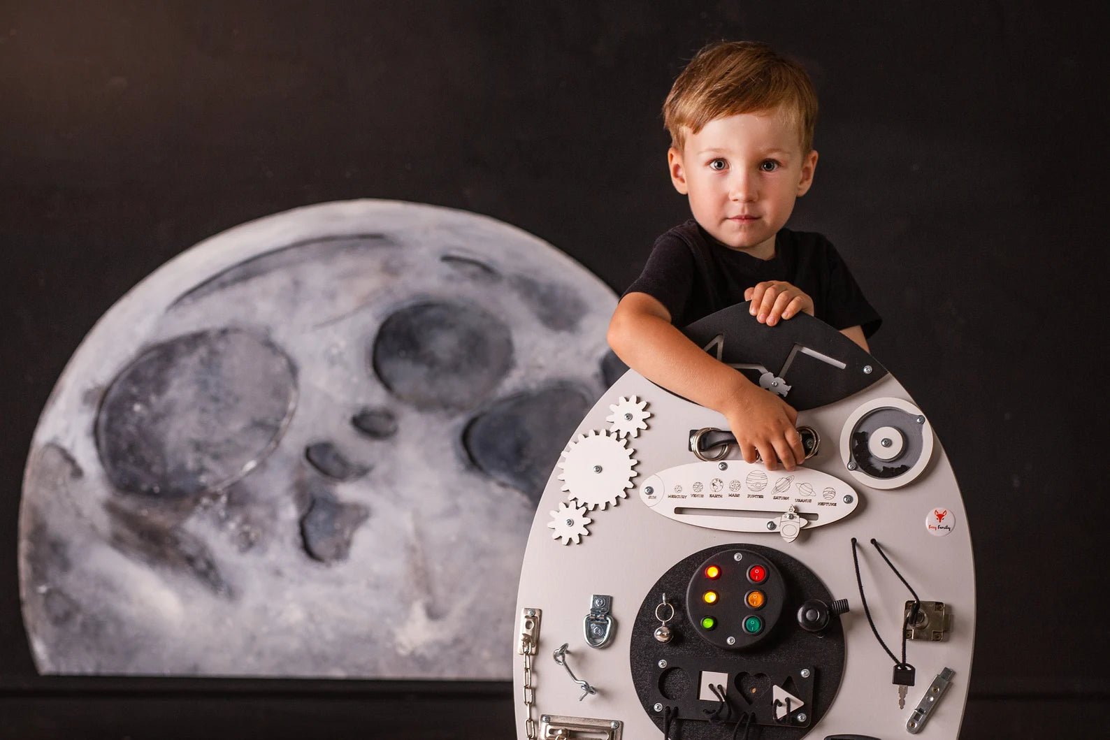 Space rocket Busy board - Planche sensorielle - Jeu de motricite fine pour enfant (3 ans et +) - myplayground