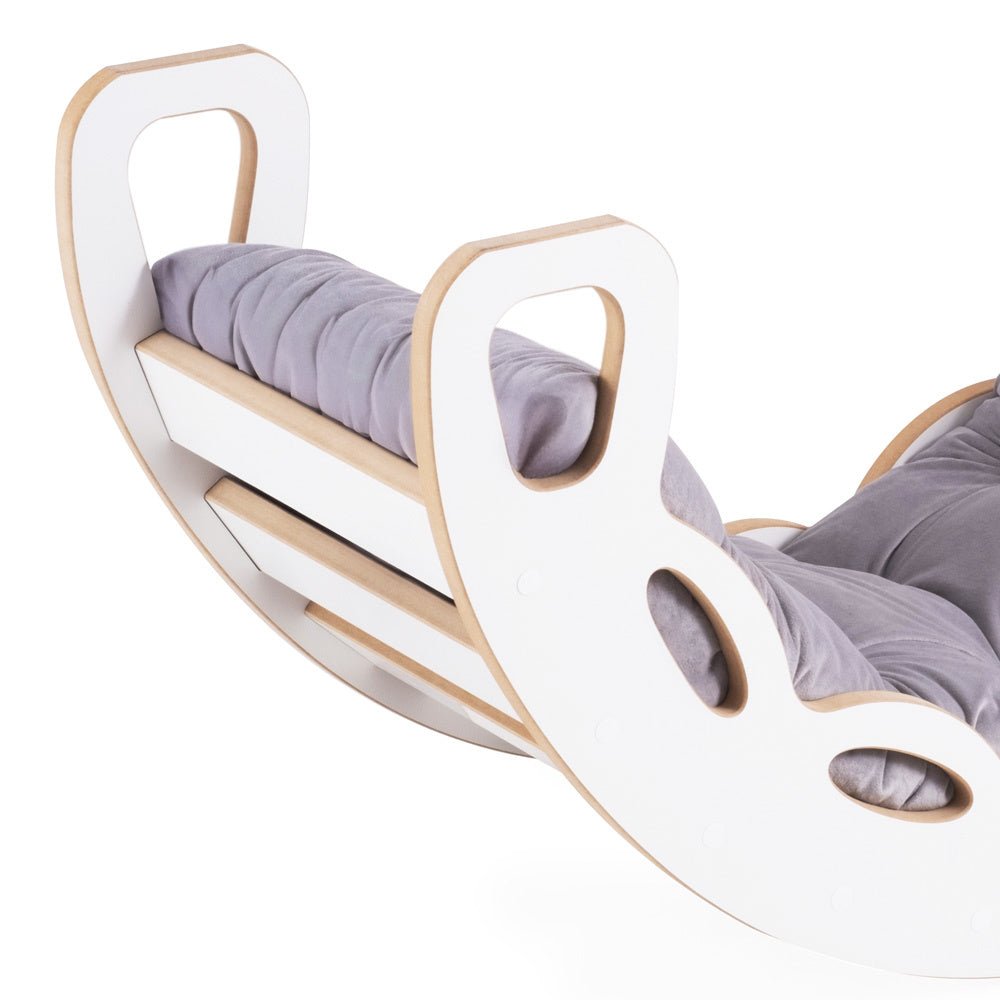 Bascule 4 en 1 - bois blanc, avec mur d’escalade, toboggan et coussin en velours gris, motricité - Plush nest - myplayground