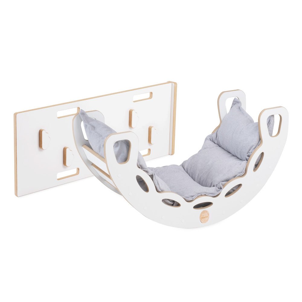 Bascule 4 en 1 - bois blanc, avec mur d’escalade, toboggan et coussin en velours gris clair, motricité - Plush nest - myplayground