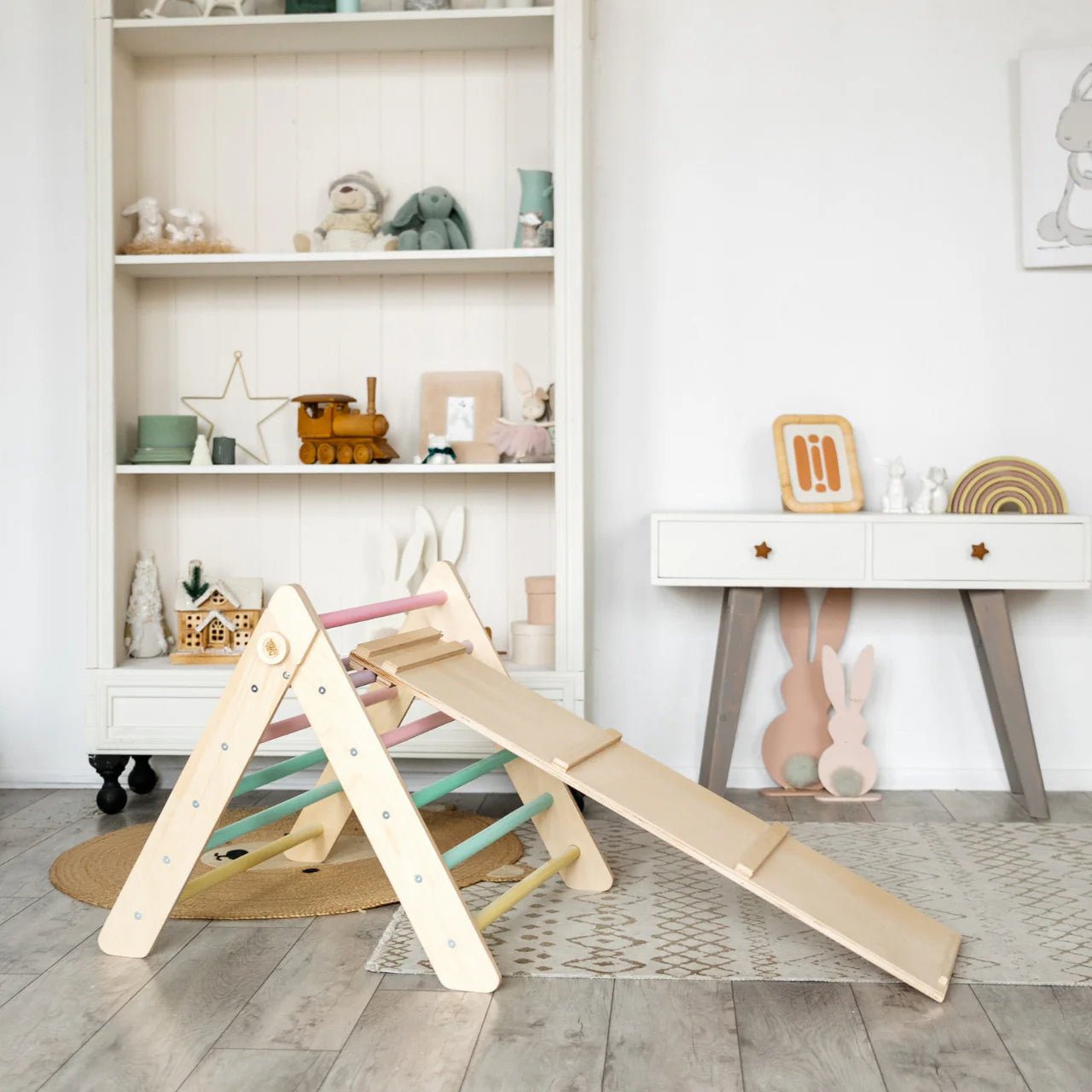 Ensemble triangle pikler et planche à double face - pastel, bois natura, 12 à 18 mois - BusyKids - myplayground