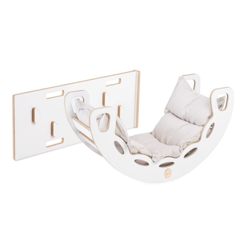 Bascule 4 en 1 - bois blanc, avec mur d’escalade, toboggan et coussin beige clair, motricité - Plush nest - myplayground