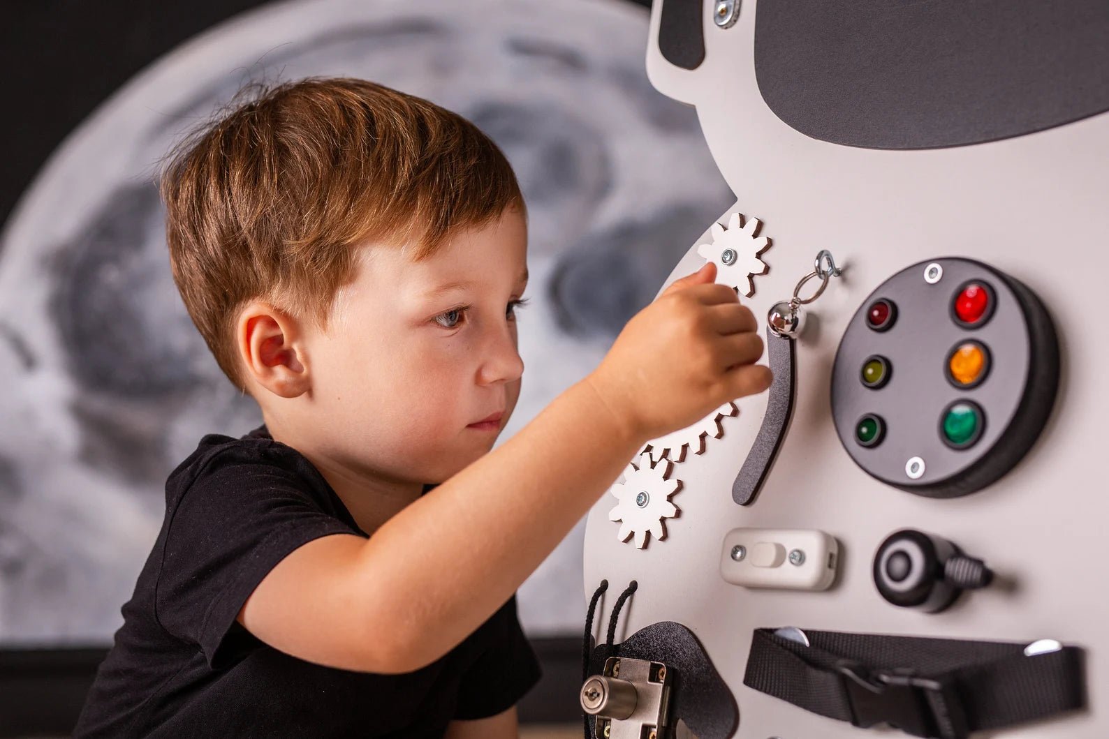 Astronaute Busy Board - Planche sensorielle - Jeu de motricite fine pour enfant (3 ans et +) - myplayground