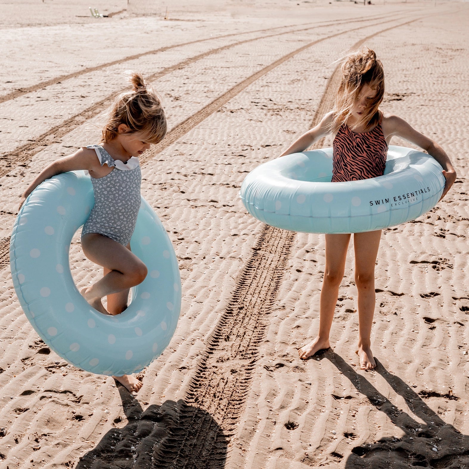 Bouée gonflable - bleue, à pois, 90 cm - Swim Essentials - myplayground
