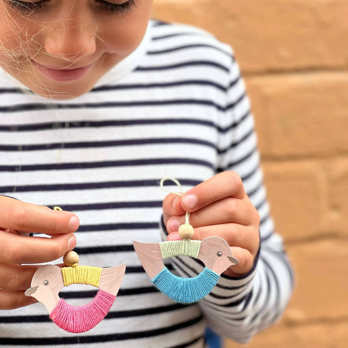 Créez vos propres décorations en forme d'oiseaux volants by Cotton Twist