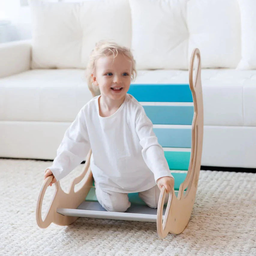 BusyKids - Ensemble (grand) Triangle Pikler + 2 Planches à Double Face + Bascule d'Équilibre Couleur Menthe - Bois Natura - 12 à 18 mois  BusyKids BusyKids - Ensemble (grand) Triangle Pikler + 2 Planches à Double Face + Bascule d'Équilibre Couleur Menthe - Bois Natura - 12 à 18 mois myplayground