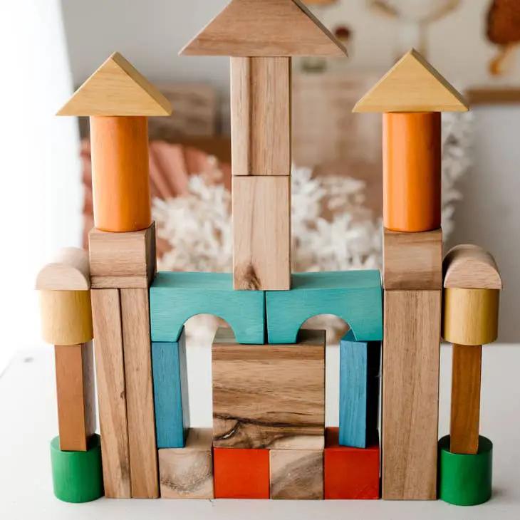 Cubes en bois de couleur naturelle by Q Toys